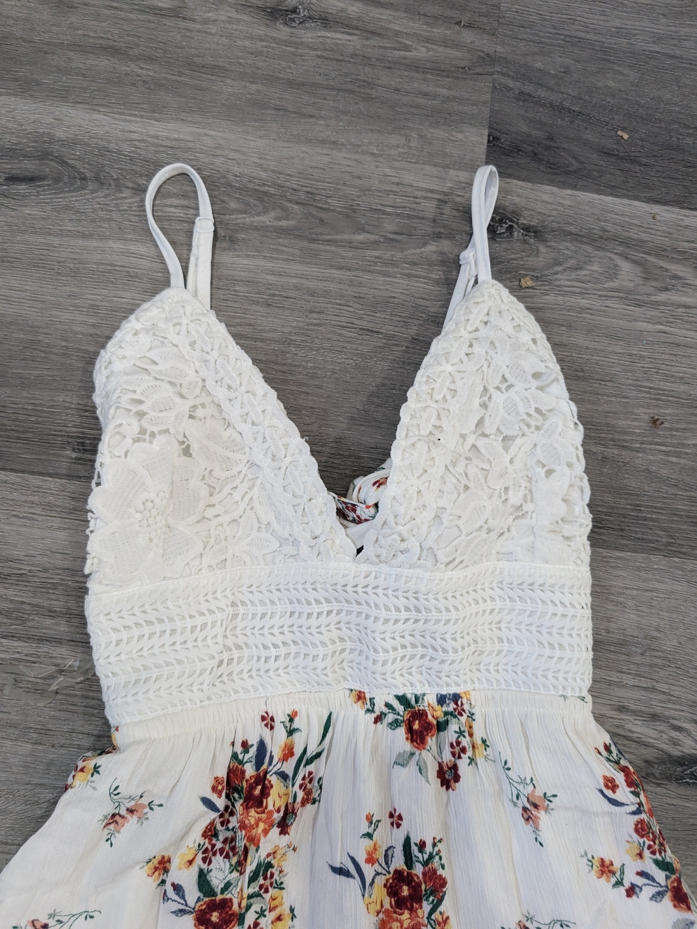 White Floral Crochet Bodice High-Low Sundress - Picture 2 of 3